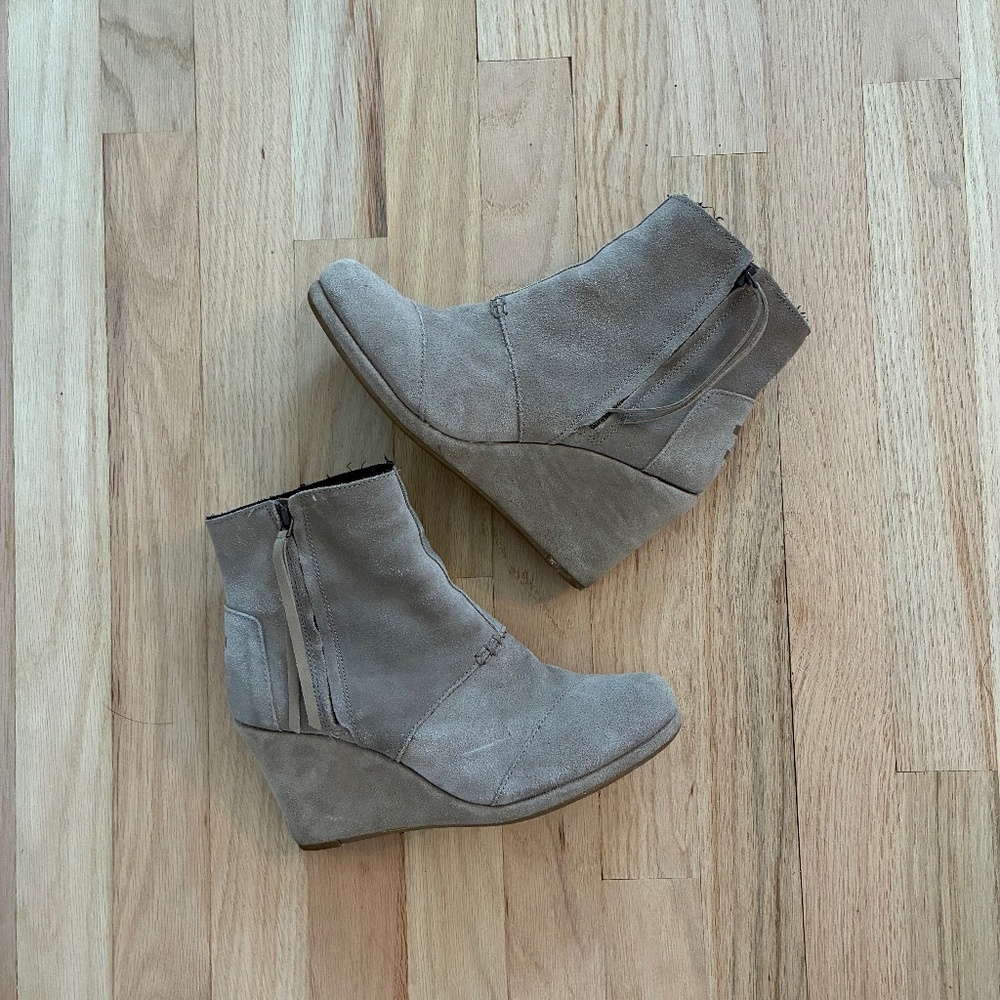 Tom's Suede Ankle Boots Size 8